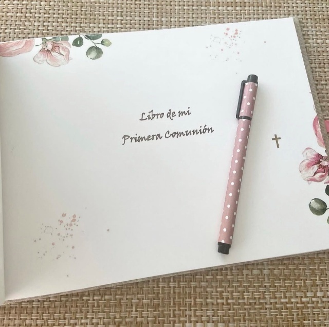 Libro de Primera Comunión rosa